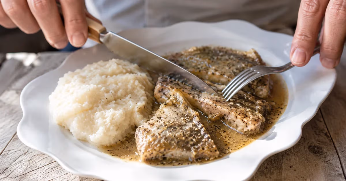 Boreto alla gradese, stufato di pesce povero con aceto bianco e pepe nero