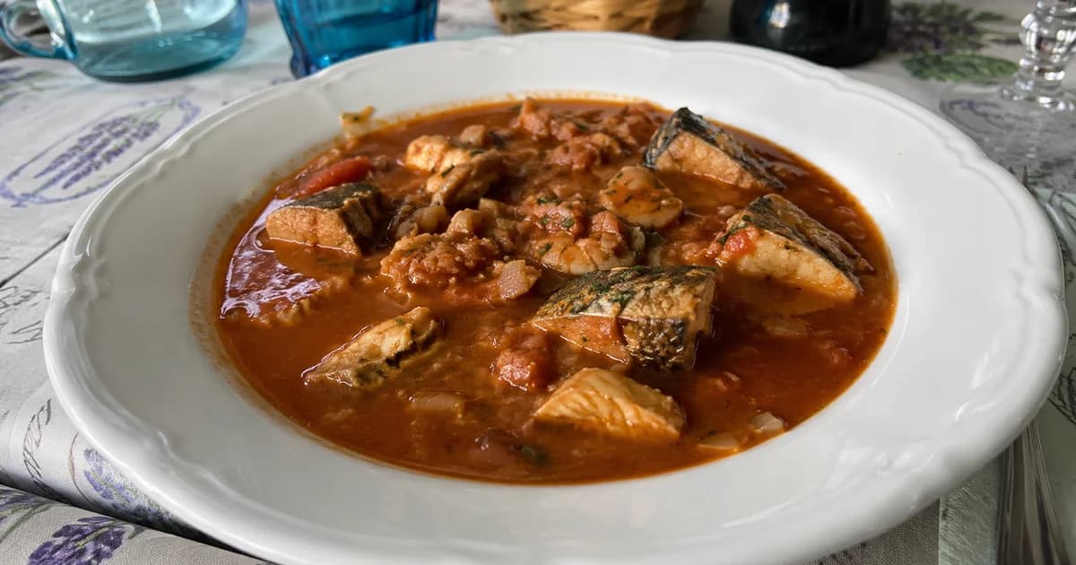 Boreto alla gradese, stufato di pesce povero con aceto bianco e pepe nero